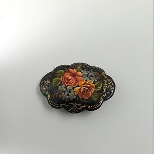 RUSSIAN LACQUER BROOCH,